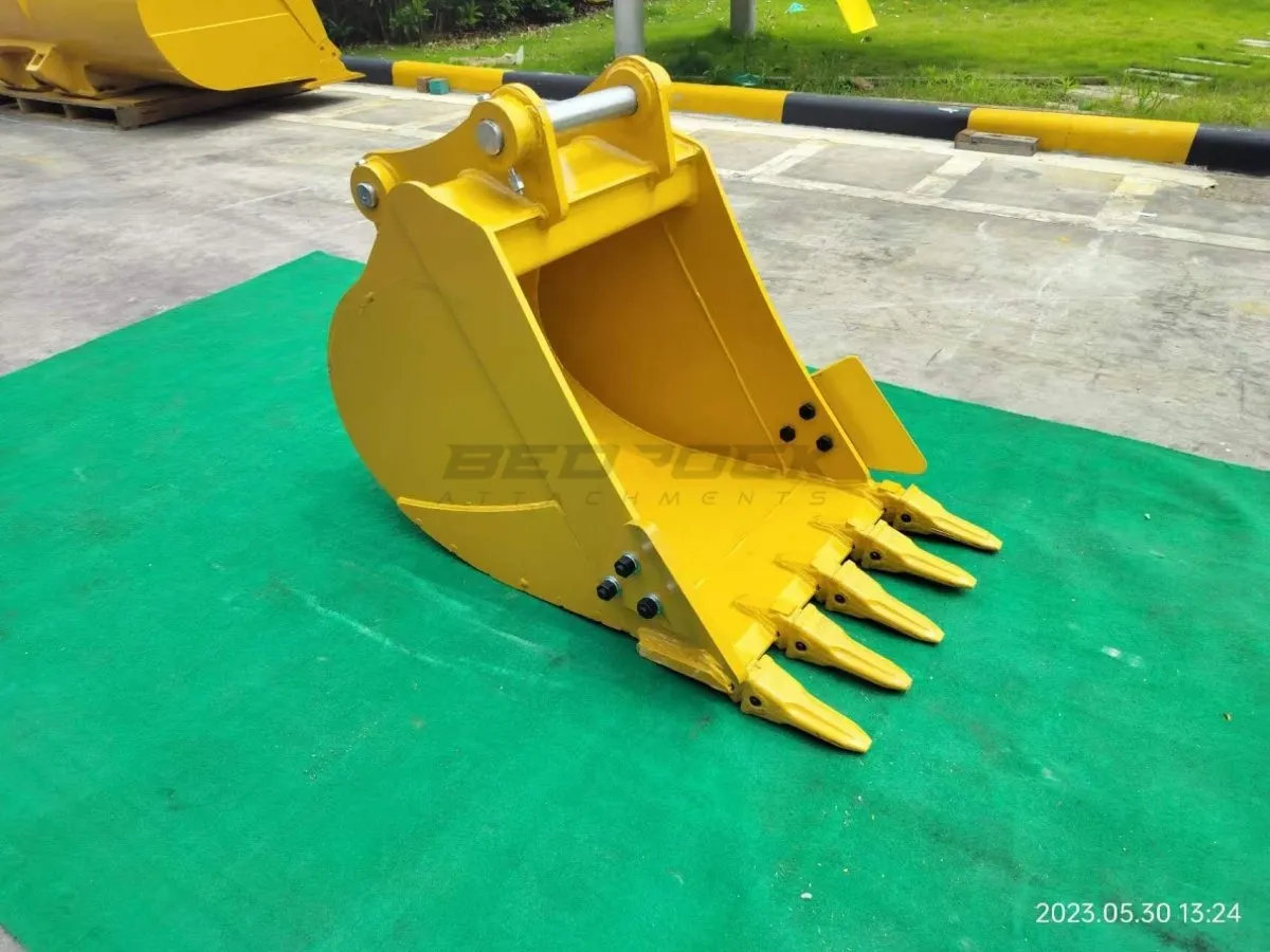 CAT Backhoe Loader 416C-442D Bucket GP BUCKET (24-IN X 0.3-CU M, 5 Teeth)