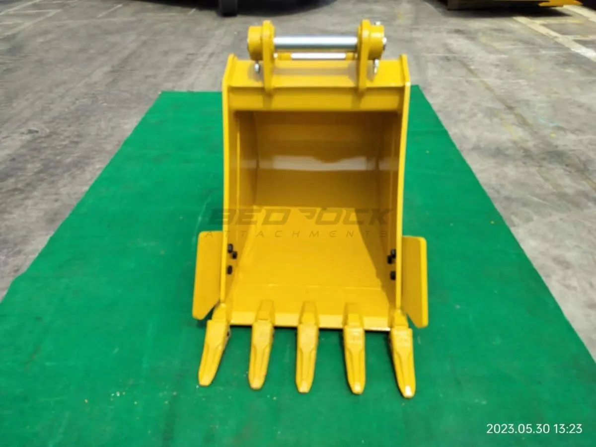 CAT Backhoe Loader 416C-442D Bucket GP BUCKET (24-IN X 0.3-CU M, 5 Teeth)