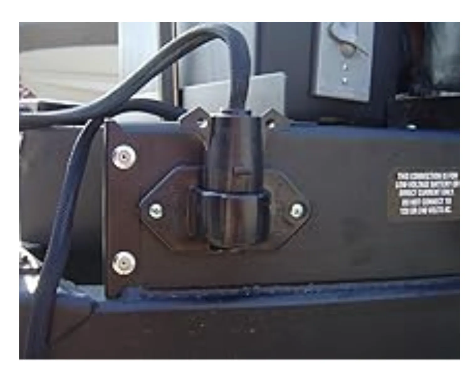 Lynx Stay Put Plug Holder