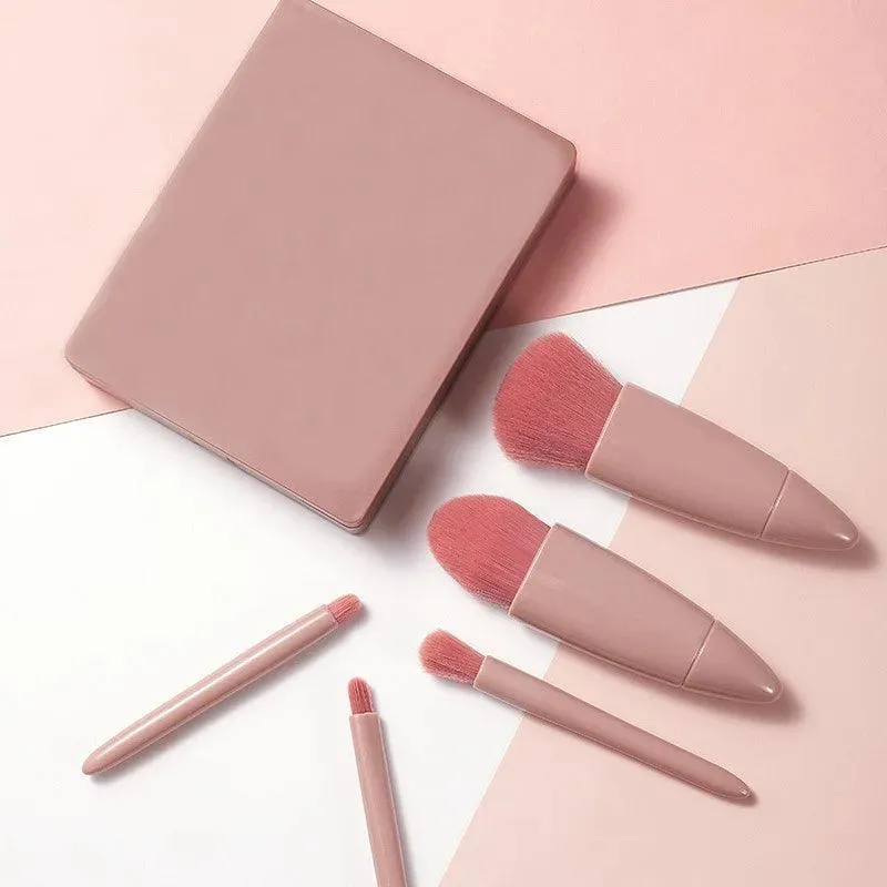 On-The-Go Beauty Set: Mirror & Brushes for Travel Glam